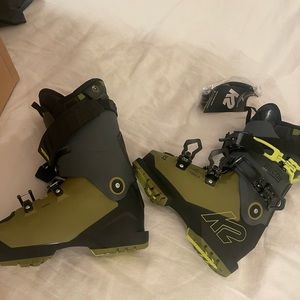 New K2 recon ski boots 24.5 HEATED and Bluetooth